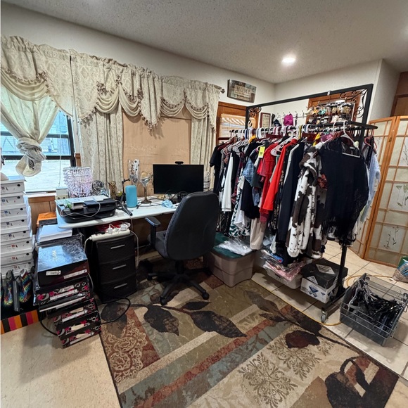 LIKE & SHARE - Picture 8 of 13